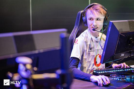 泽景股份港股上市面临盈利挑战与流动性风险分析